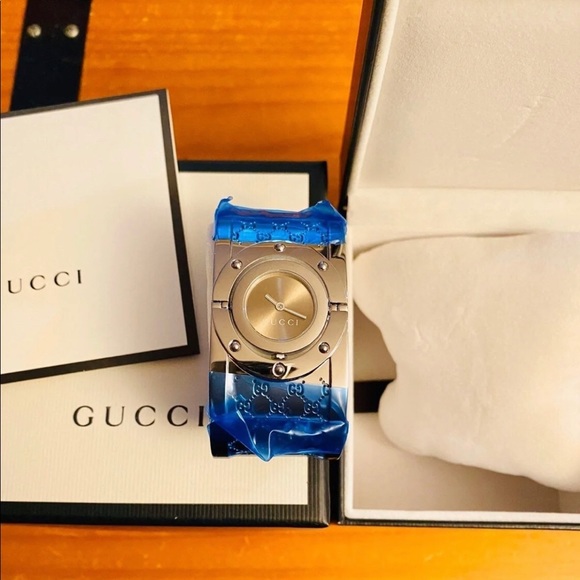 🕰🕰🕰Authentic GUCCI Women’s Watch/Bangle